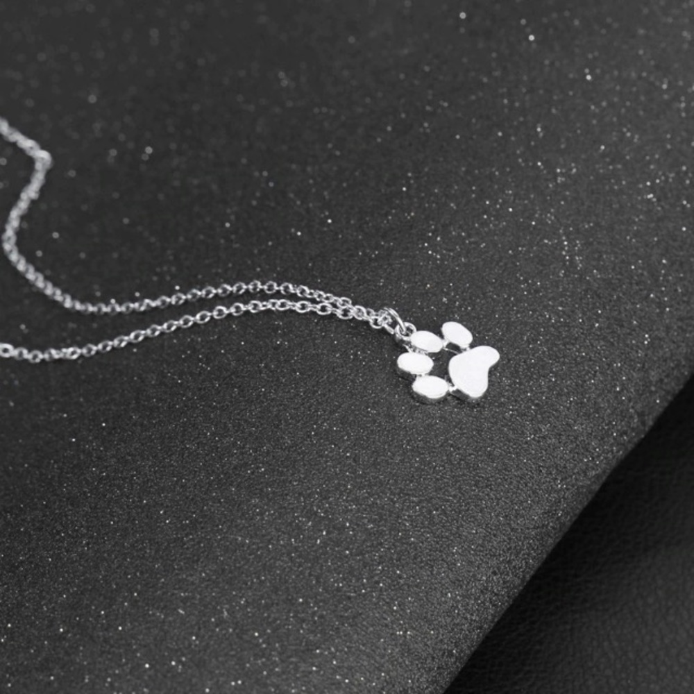 NEW💙💎🐾PAW PRINT NECKLACE!🐾💎💙SILVERY ADORABLE - Picture 2 of 8